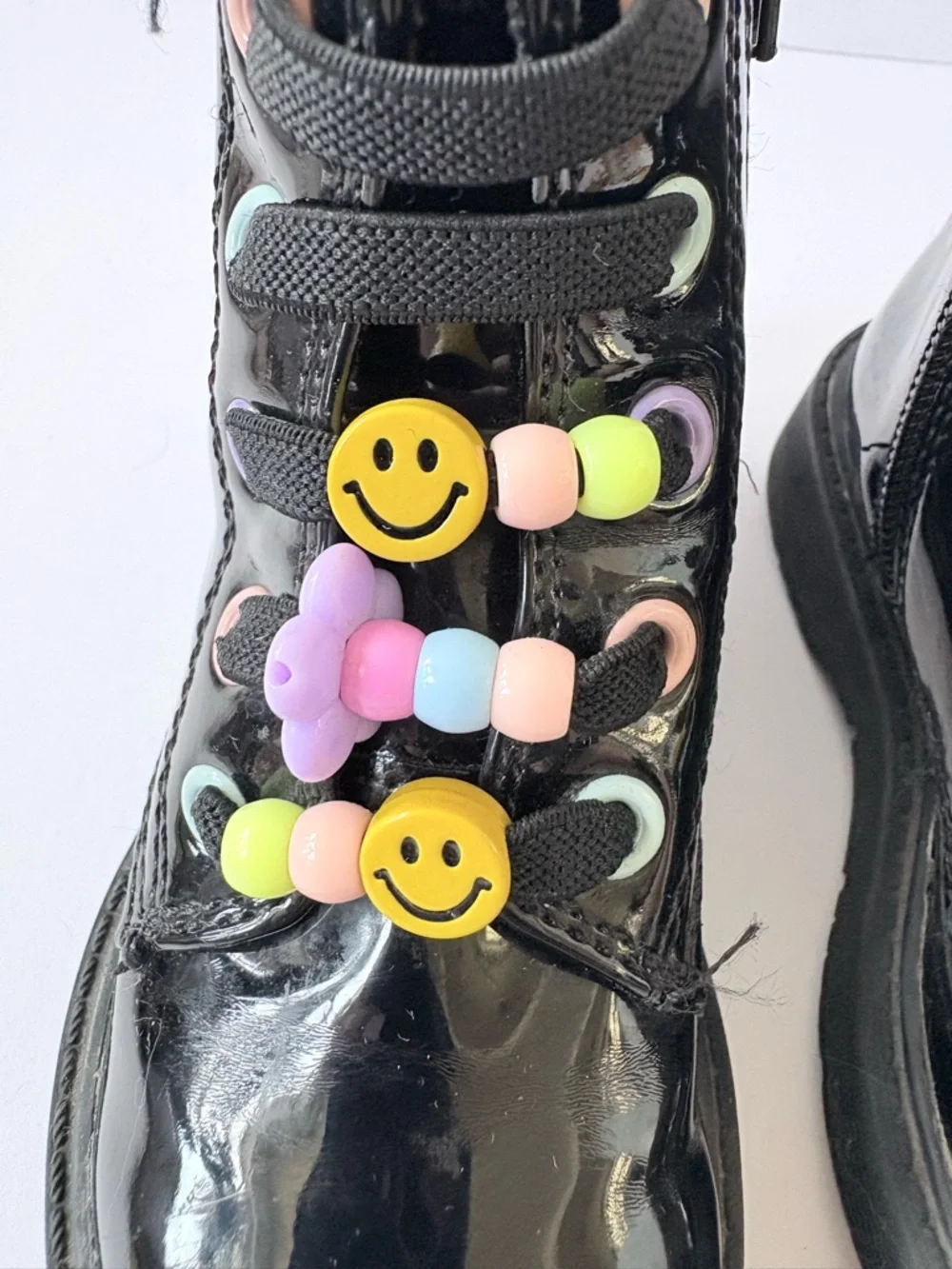 Tucker+Tate Piper Charm Boot Black Faux Patent Leather 7 Smiley Face Flower Cute